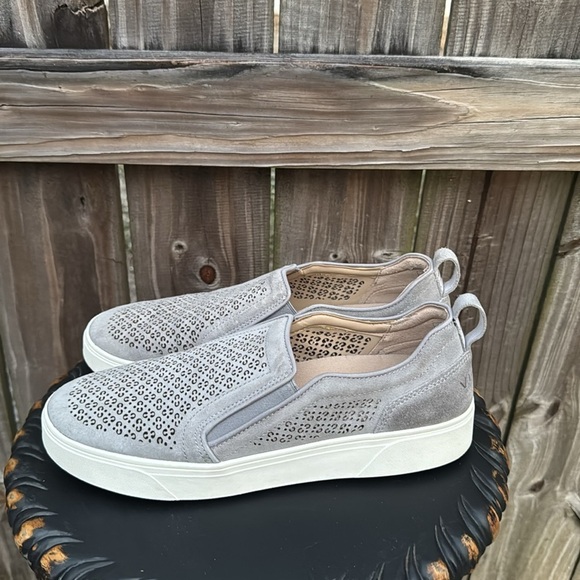 Vionic ‘Kimmie’ perforated sneaker, size 11 - Picture 4 of 8